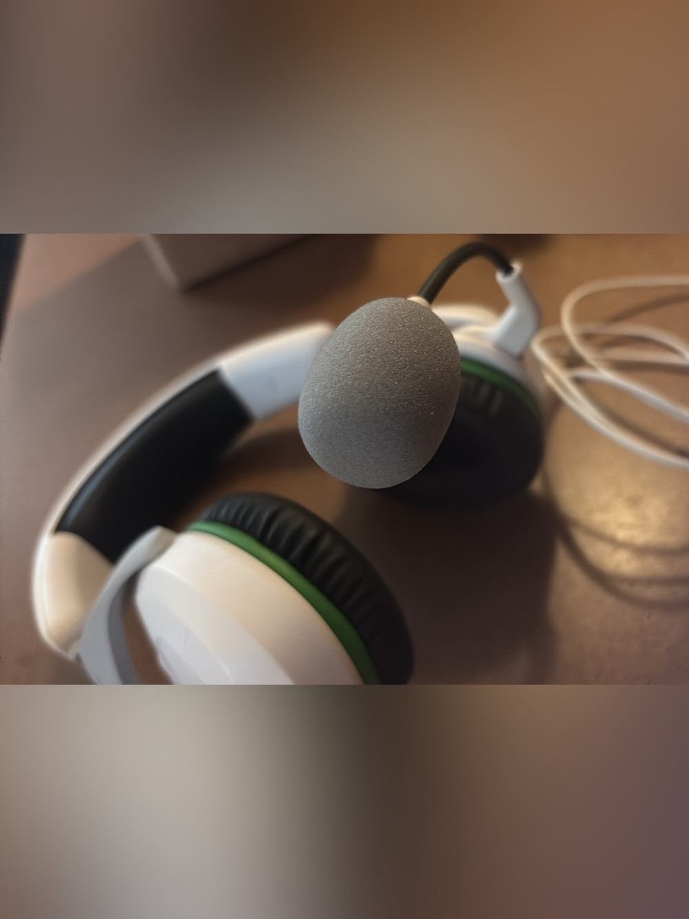 White and Green Over-Ear Gaming Headset with Mic - Picture 2 of 4